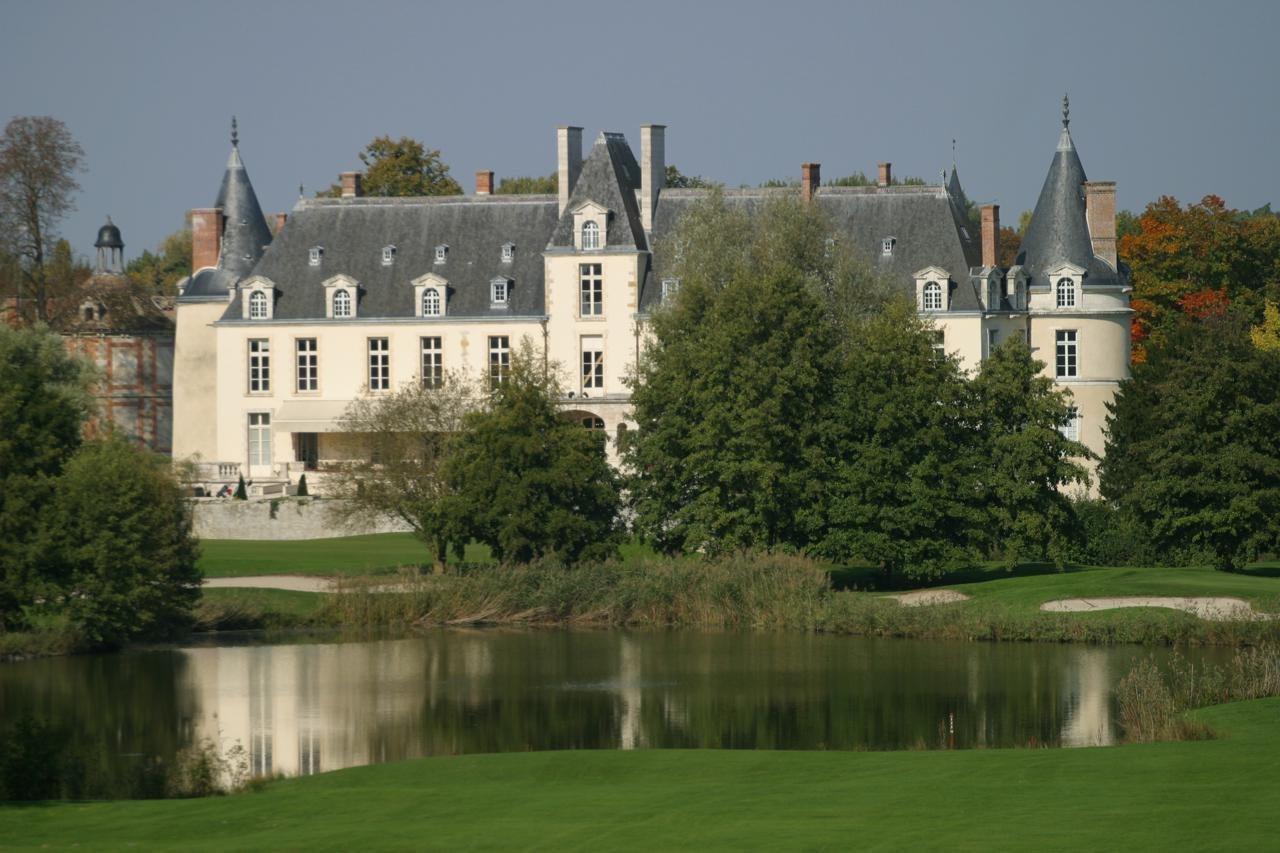 Chateau D'Augerville Golf & Spa Resort Bagian luar foto