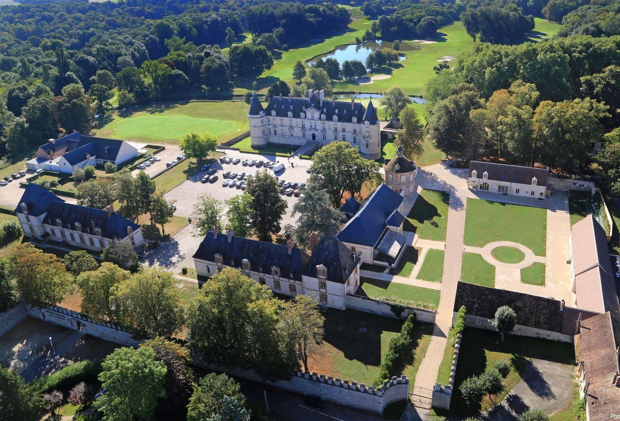 Chateau D'Augerville Golf & Spa Resort Bagian luar foto