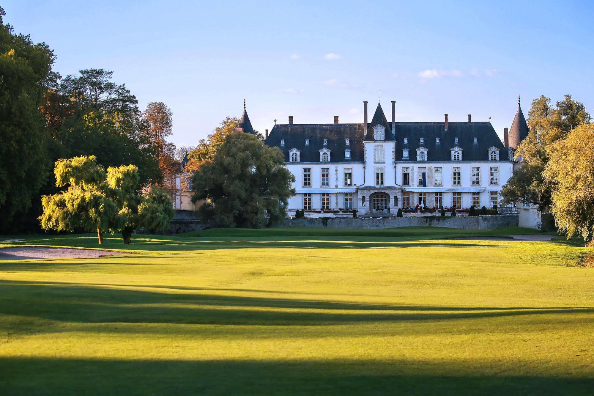 Chateau D'Augerville Golf & Spa Resort Bagian luar foto